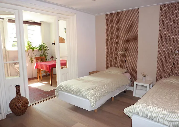 Bed & Breakfast Pluweel 3*